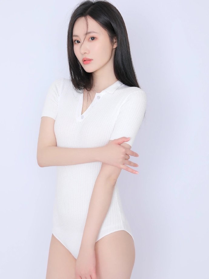 台风取消武汉演唱会，韩红再陷风波，与冯小刚合作片酬引热议